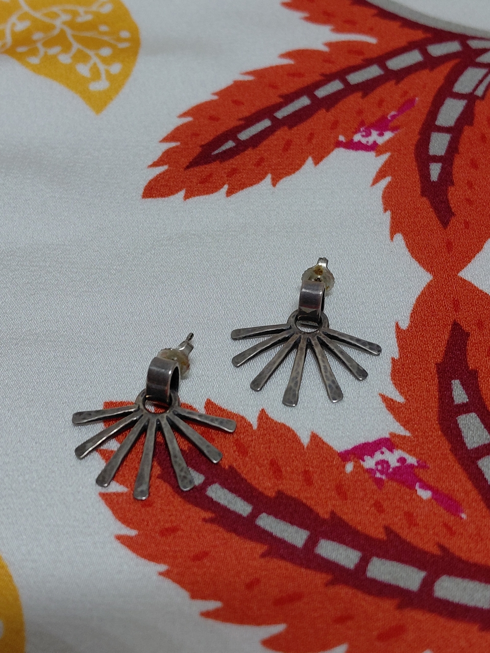 Rare James Avery Retired Sterling Silver Sunburst Hammered Earrings